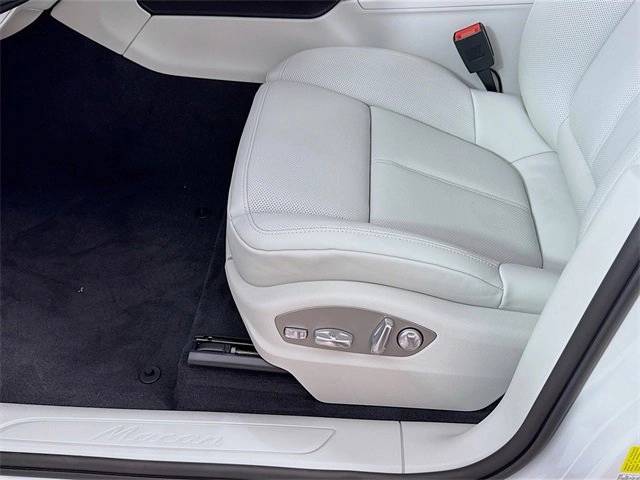 2025 Porsche Macan Base