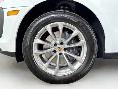 2025 Porsche Macan Base