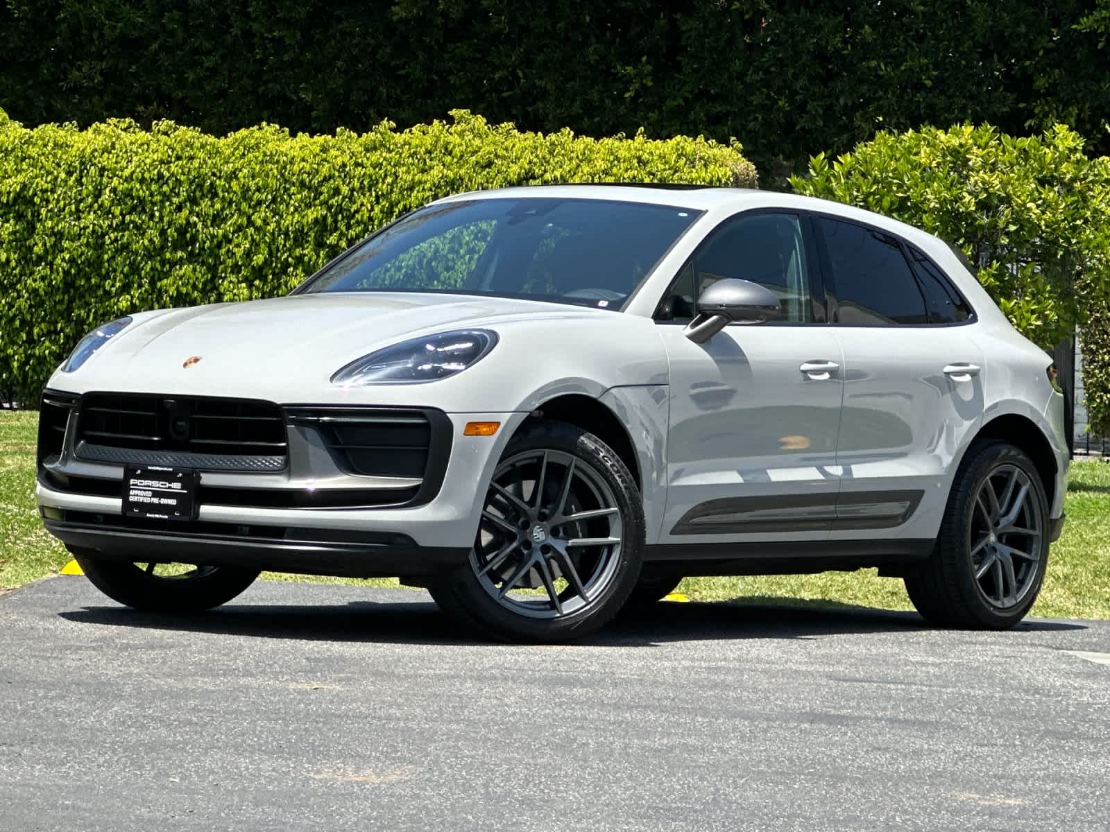 2025 Porsche Macan T