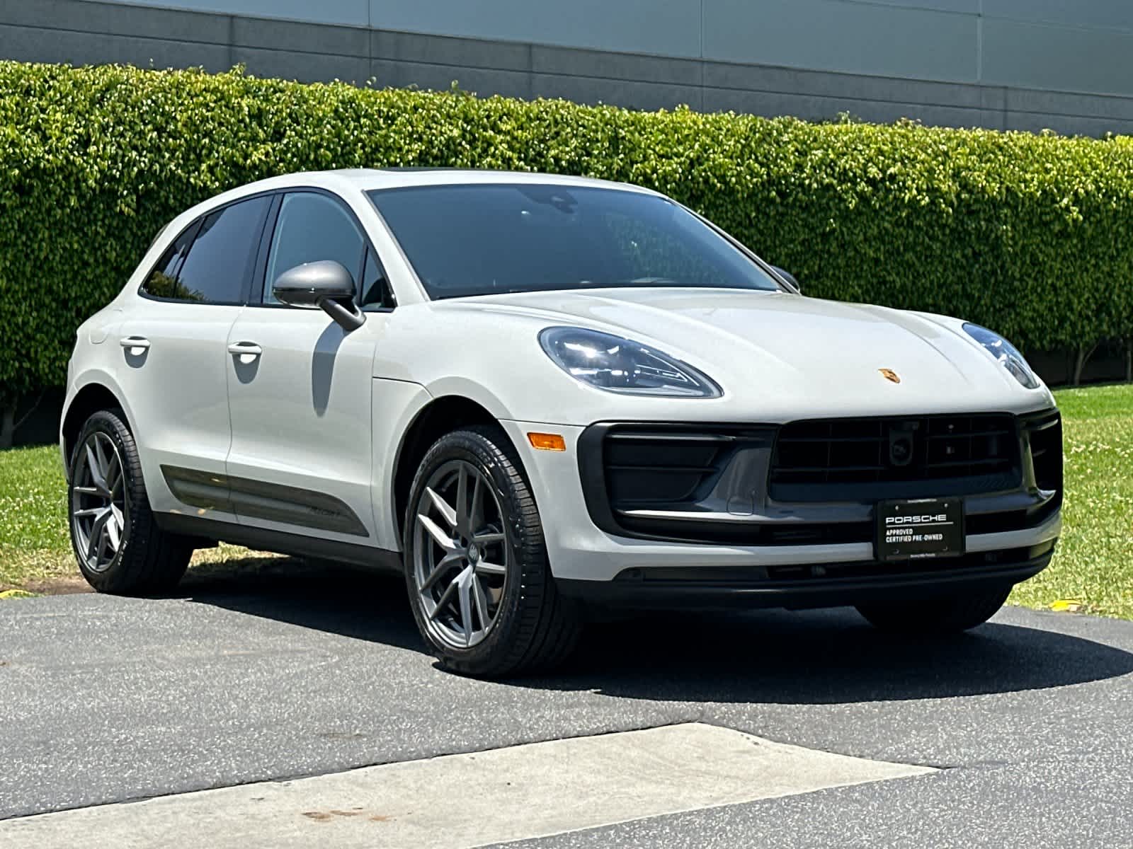 2025 Porsche Macan T