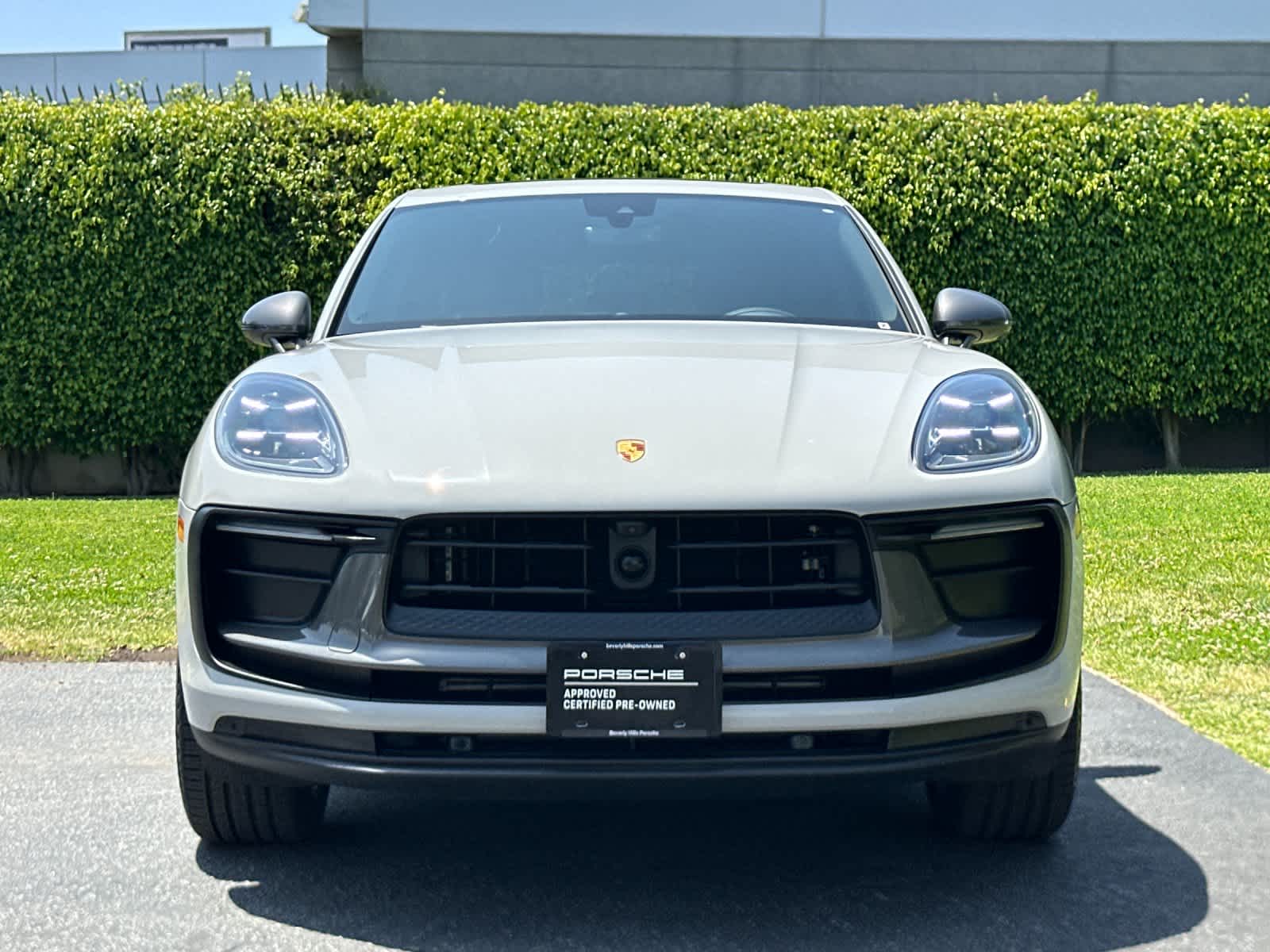 2025 Porsche Macan T