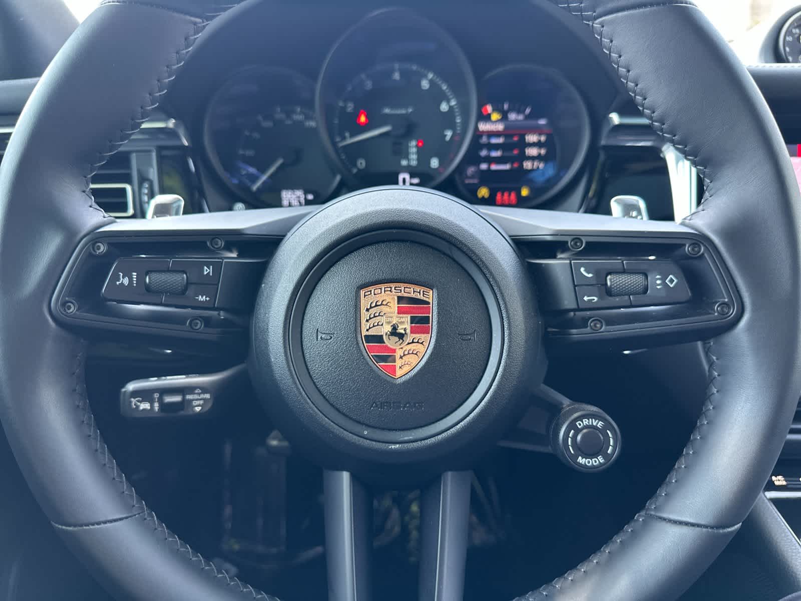 2025 Porsche Macan T