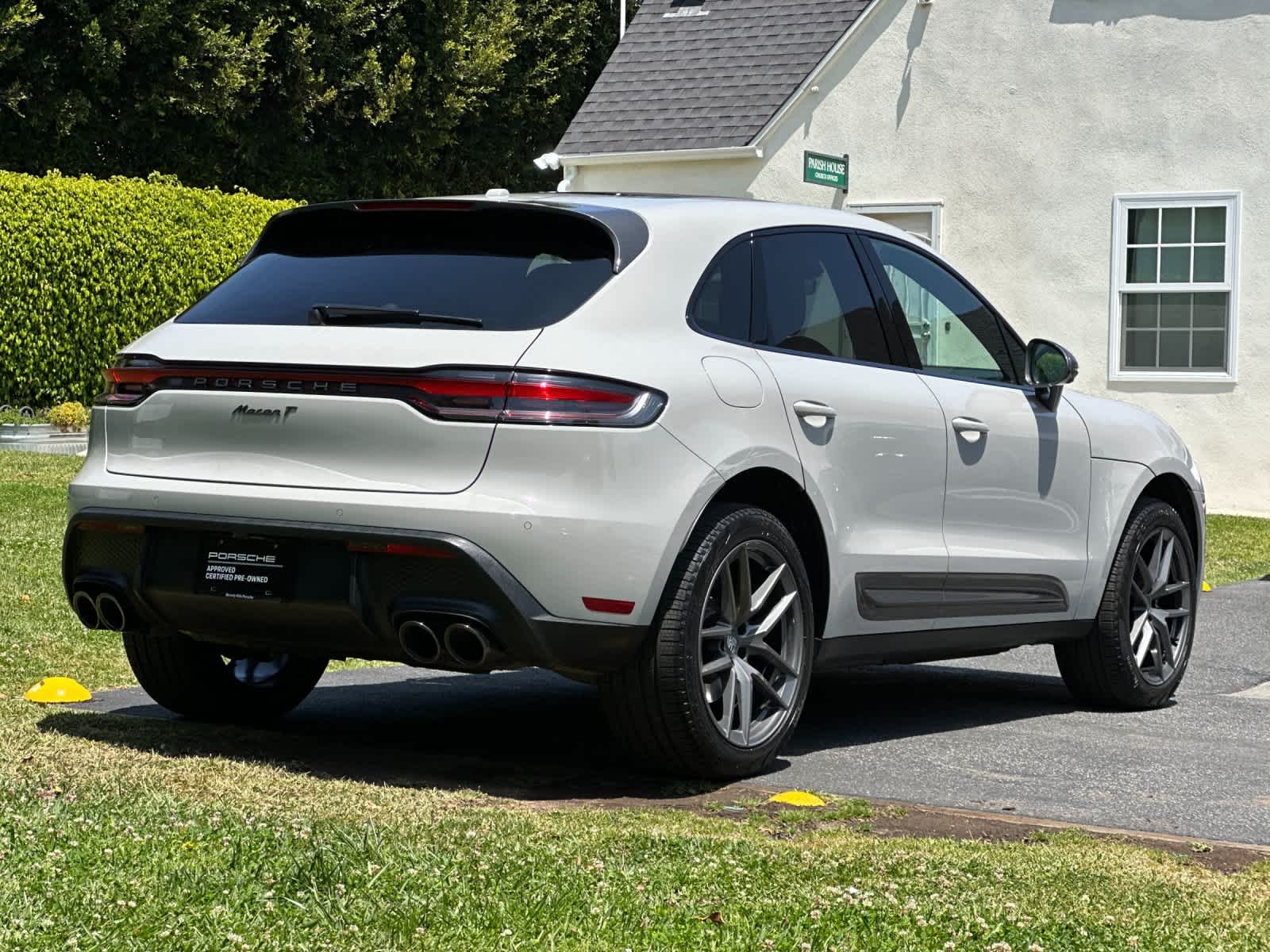 2025 Porsche Macan T