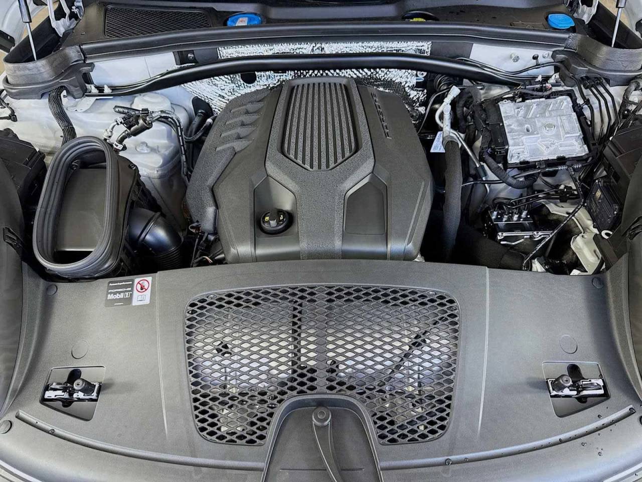 2026 Porsche Macan AWD