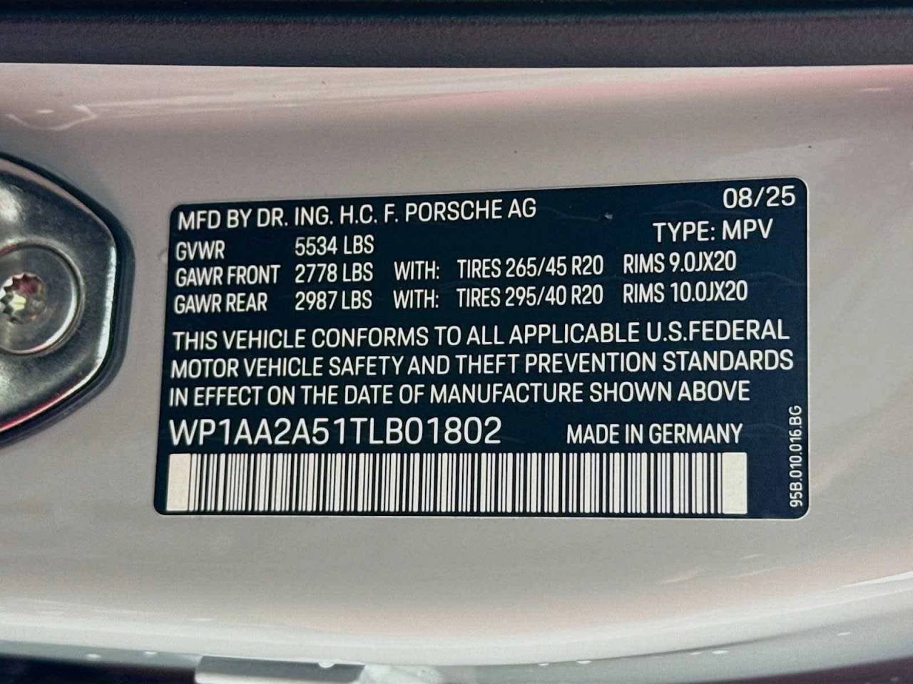 2026 Porsche Macan AWD