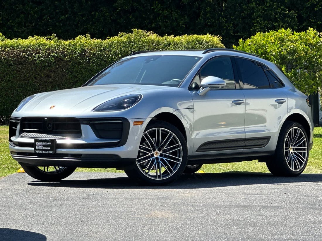 2026 Porsche Macan — photo 1 of 33
