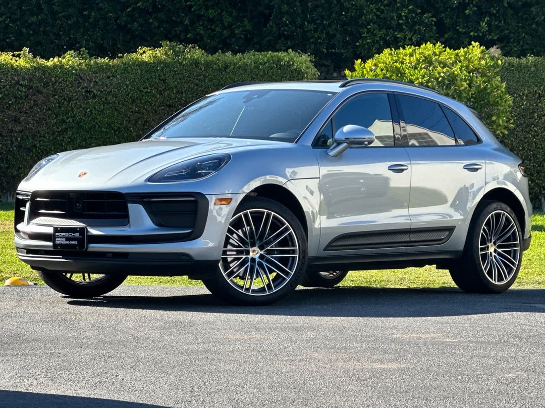 2026 Porsche Macan — photo 1 of 32