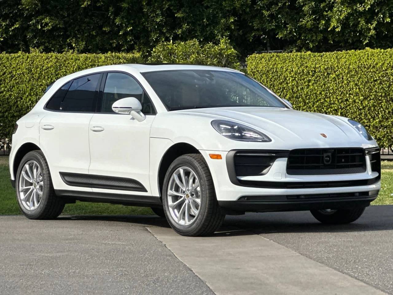 2026 Porsche Macan AWD