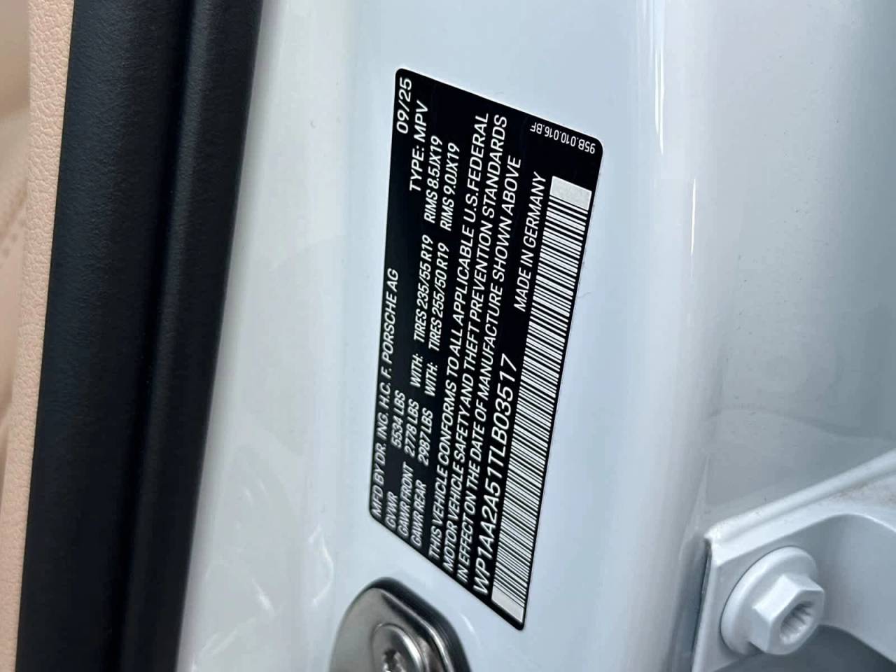 2026 Porsche Macan AWD