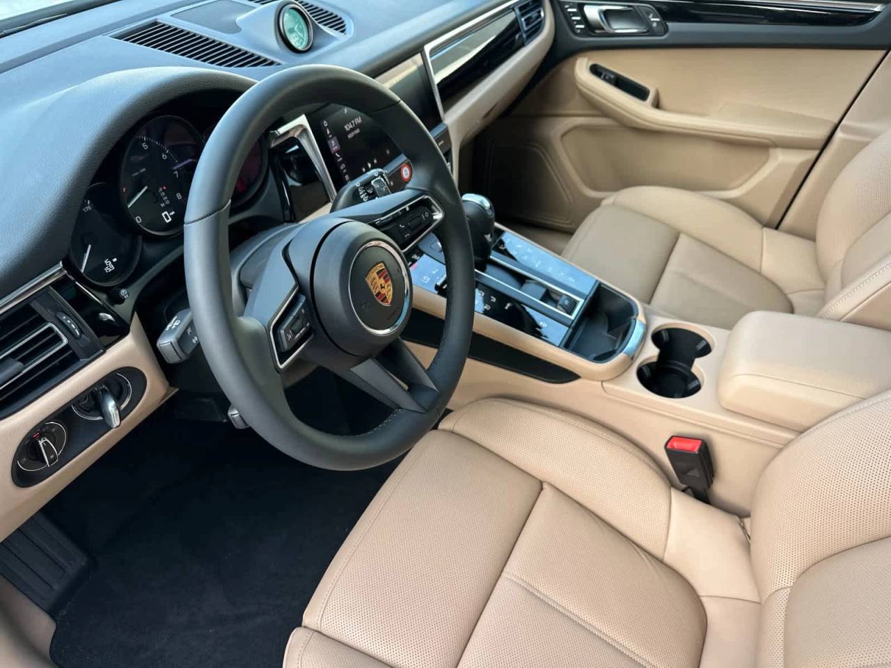 2026 Porsche Macan AWD