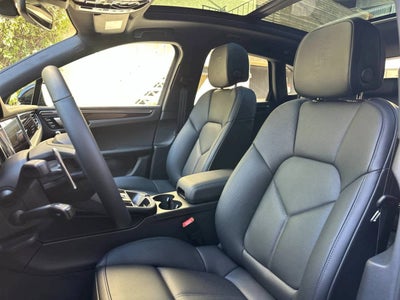 2026 Porsche Macan AWD