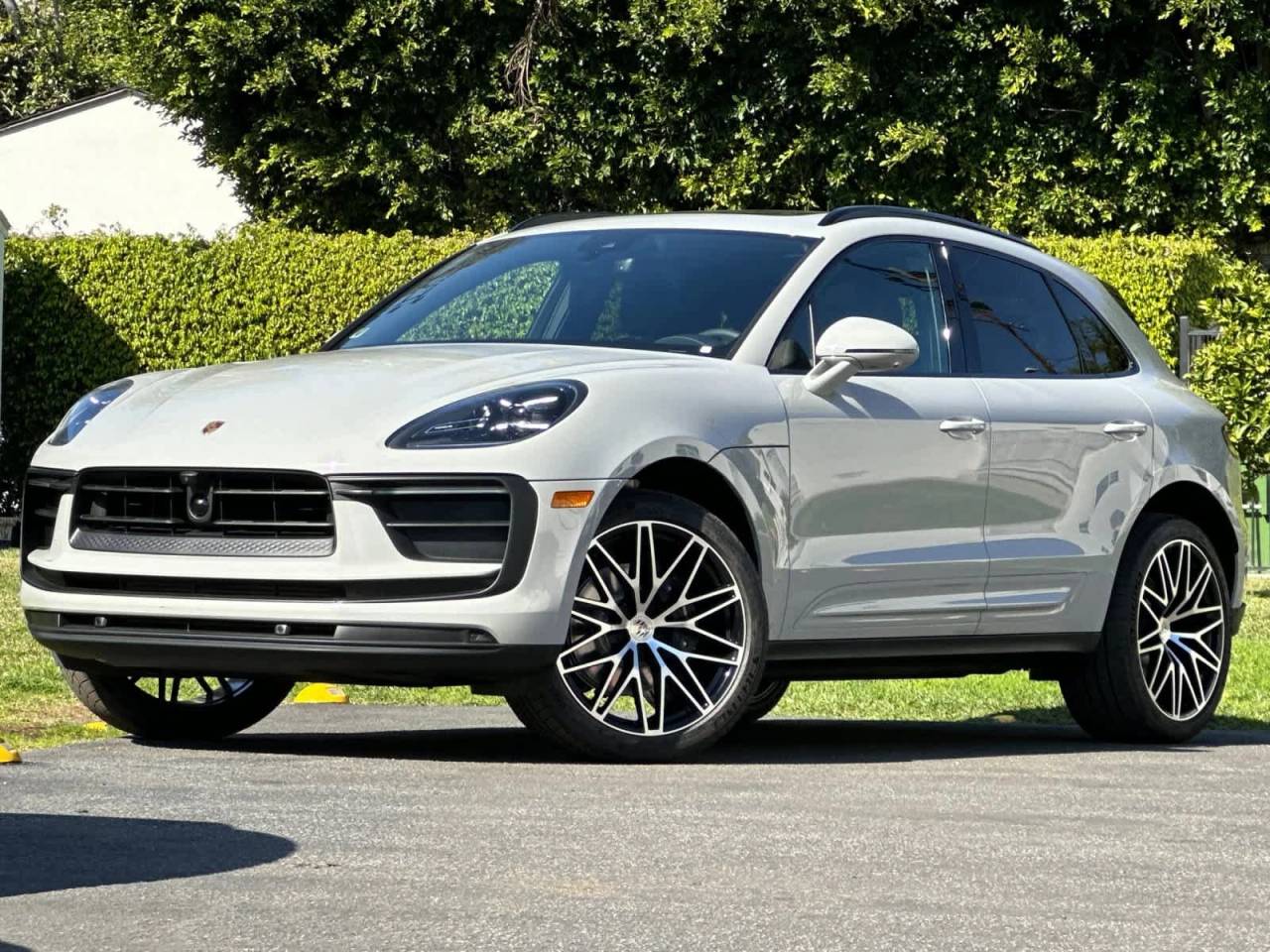 2026 Porsche Macan AWD