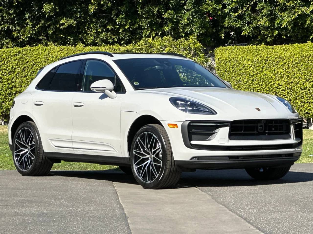 2026 Porsche Macan AWD