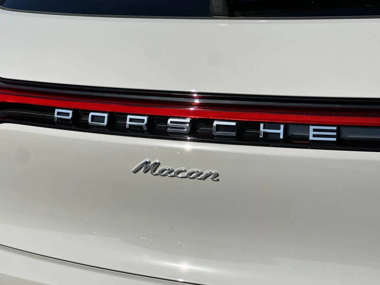 2026 Porsche Macan AWD