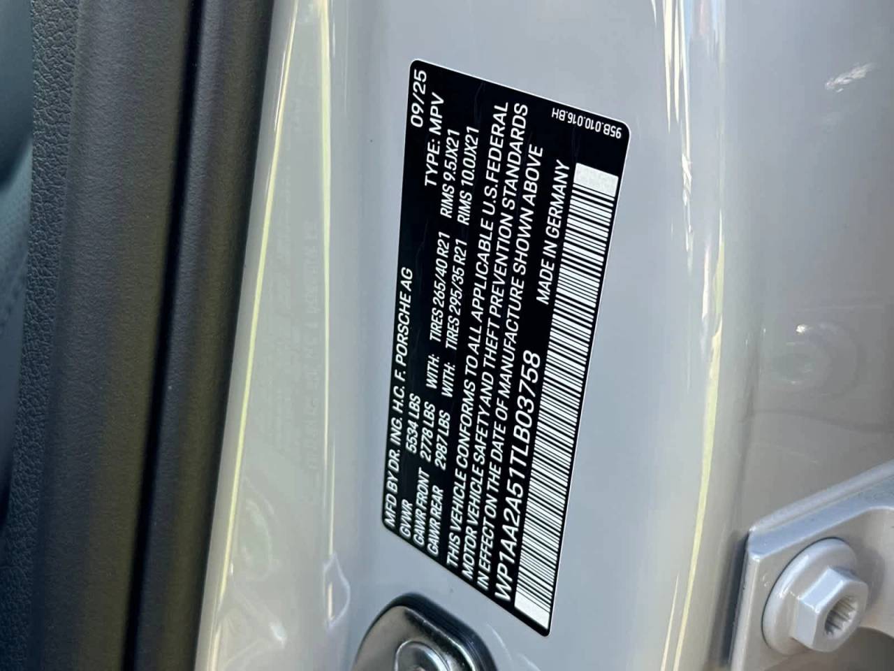 2026 Porsche Macan AWD