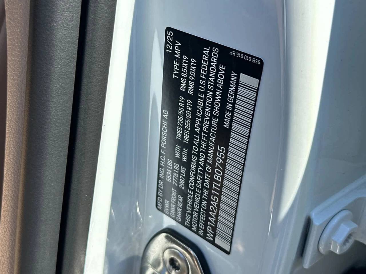 2026 Porsche Macan Base