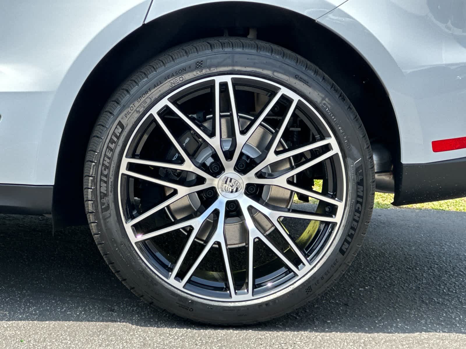 2026 Porsche Macan Base