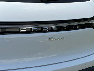 2026 Porsche Macan Base