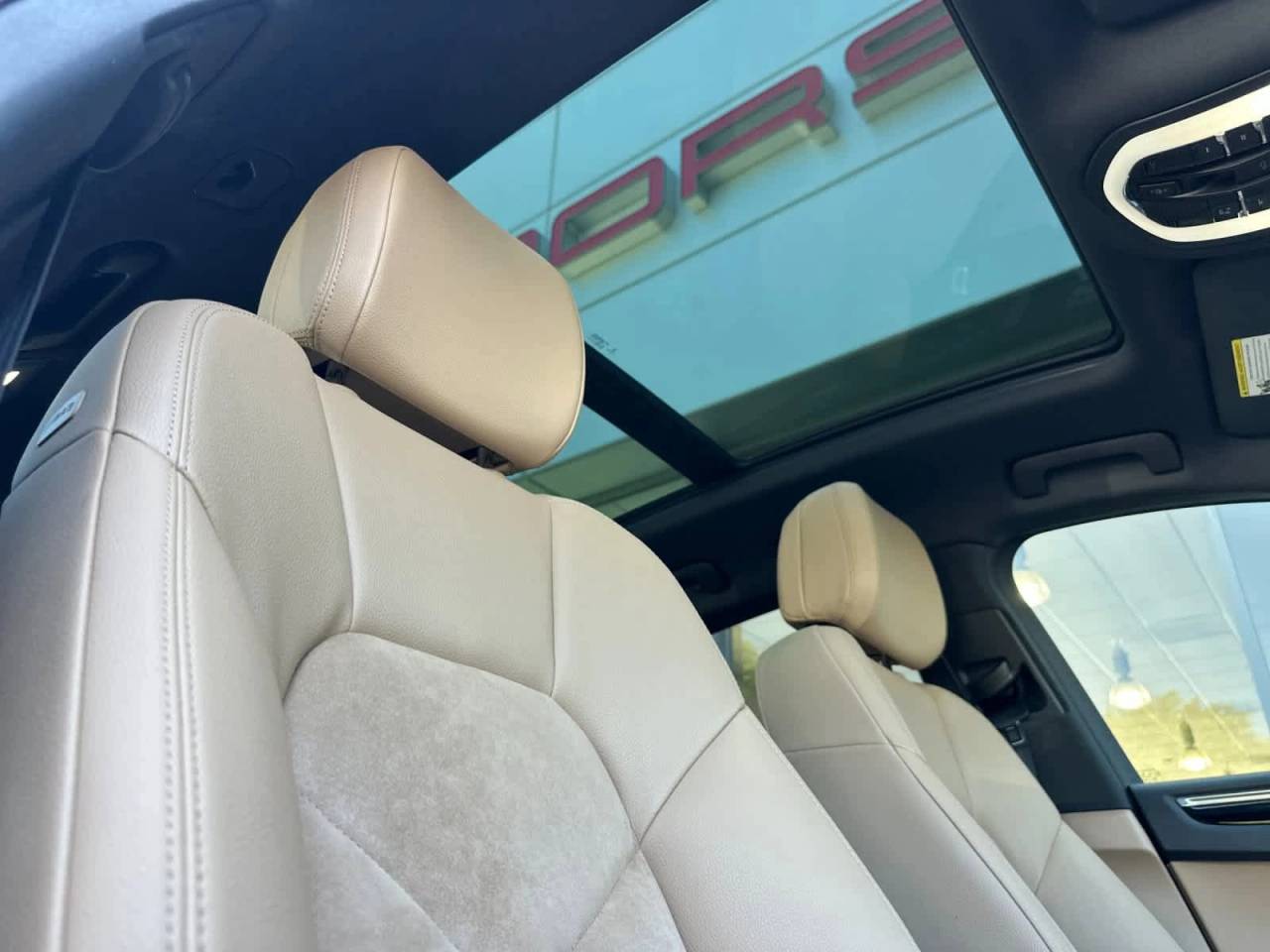2020 Porsche Macan Macan