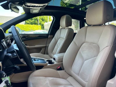 2020 Porsche Macan Macan