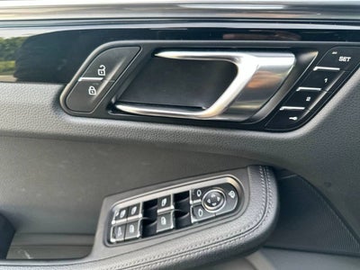 2025 Porsche Macan AWD