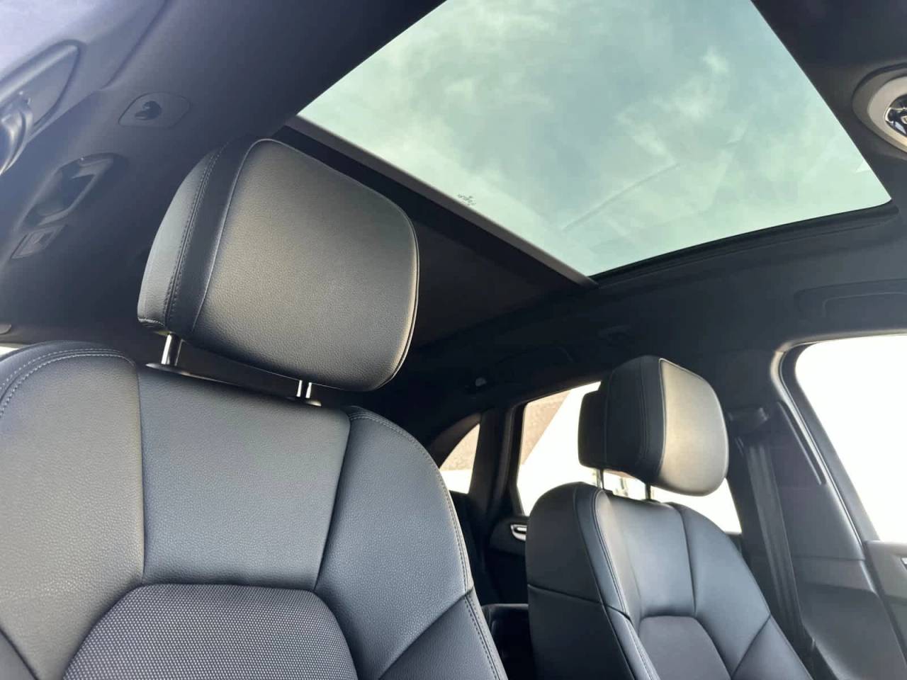 2025 Porsche Macan AWD