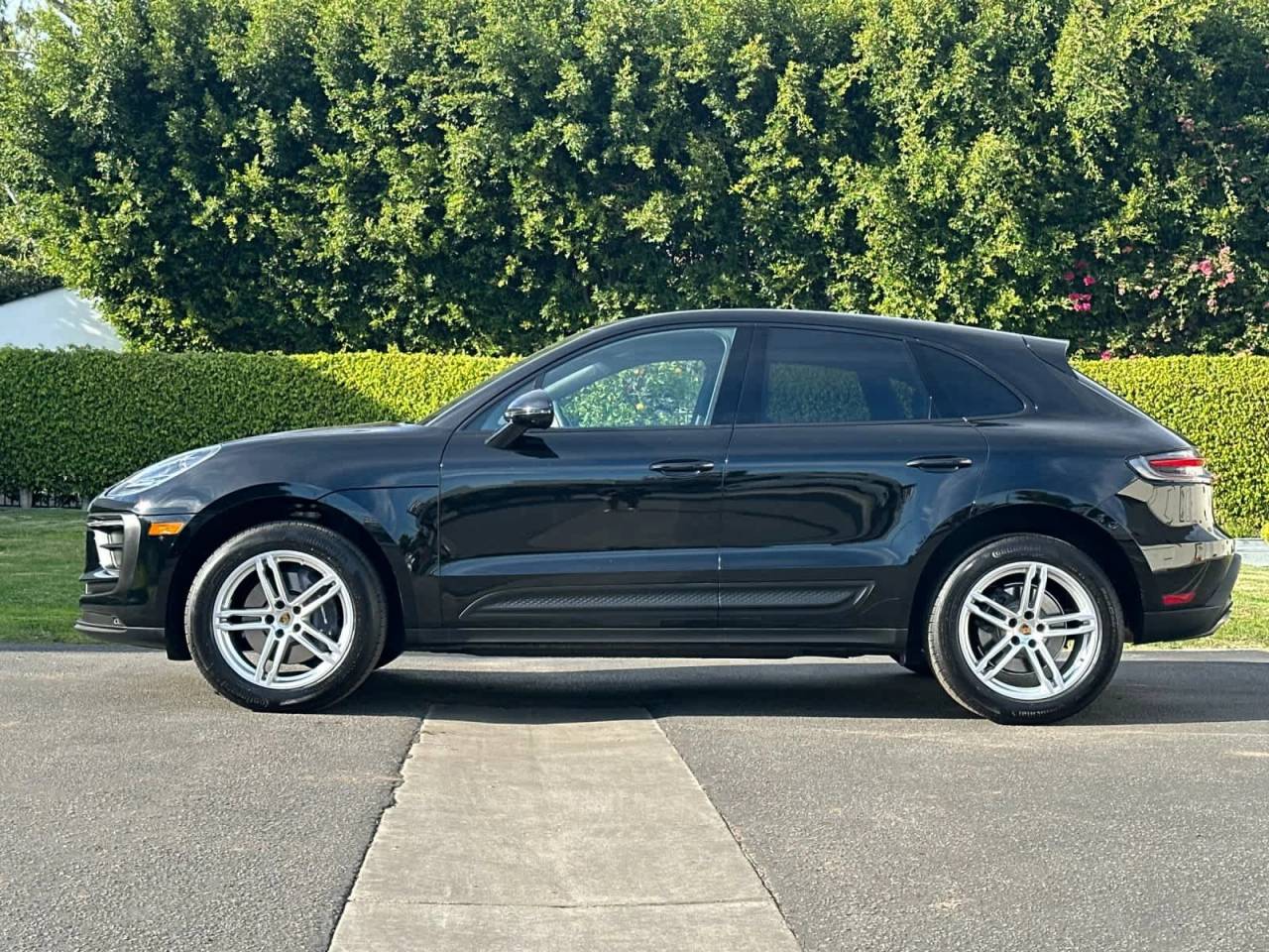 2025 Porsche Macan AWD