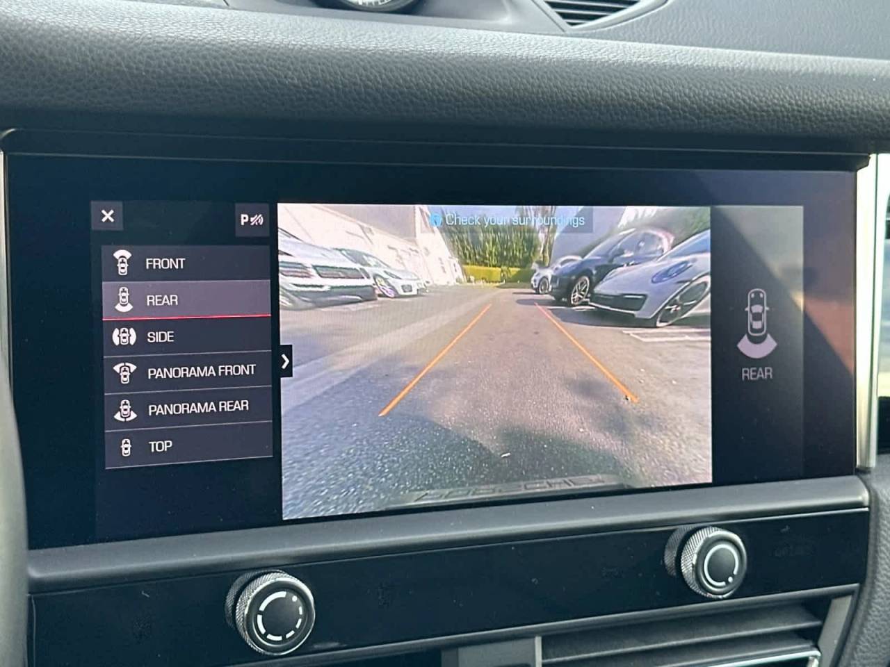 2025 Porsche Macan AWD