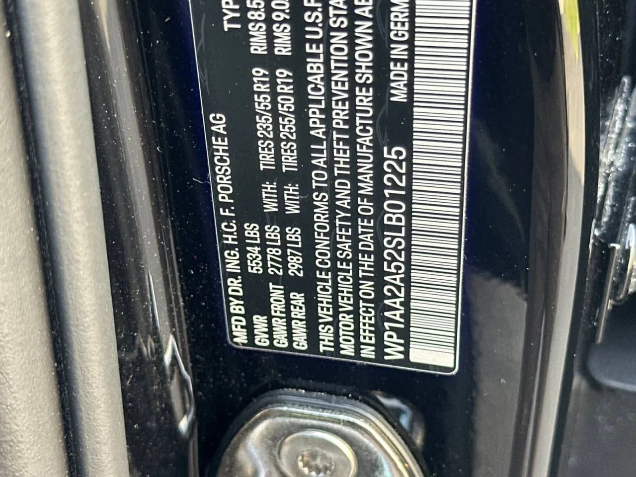 2025 Porsche Macan AWD