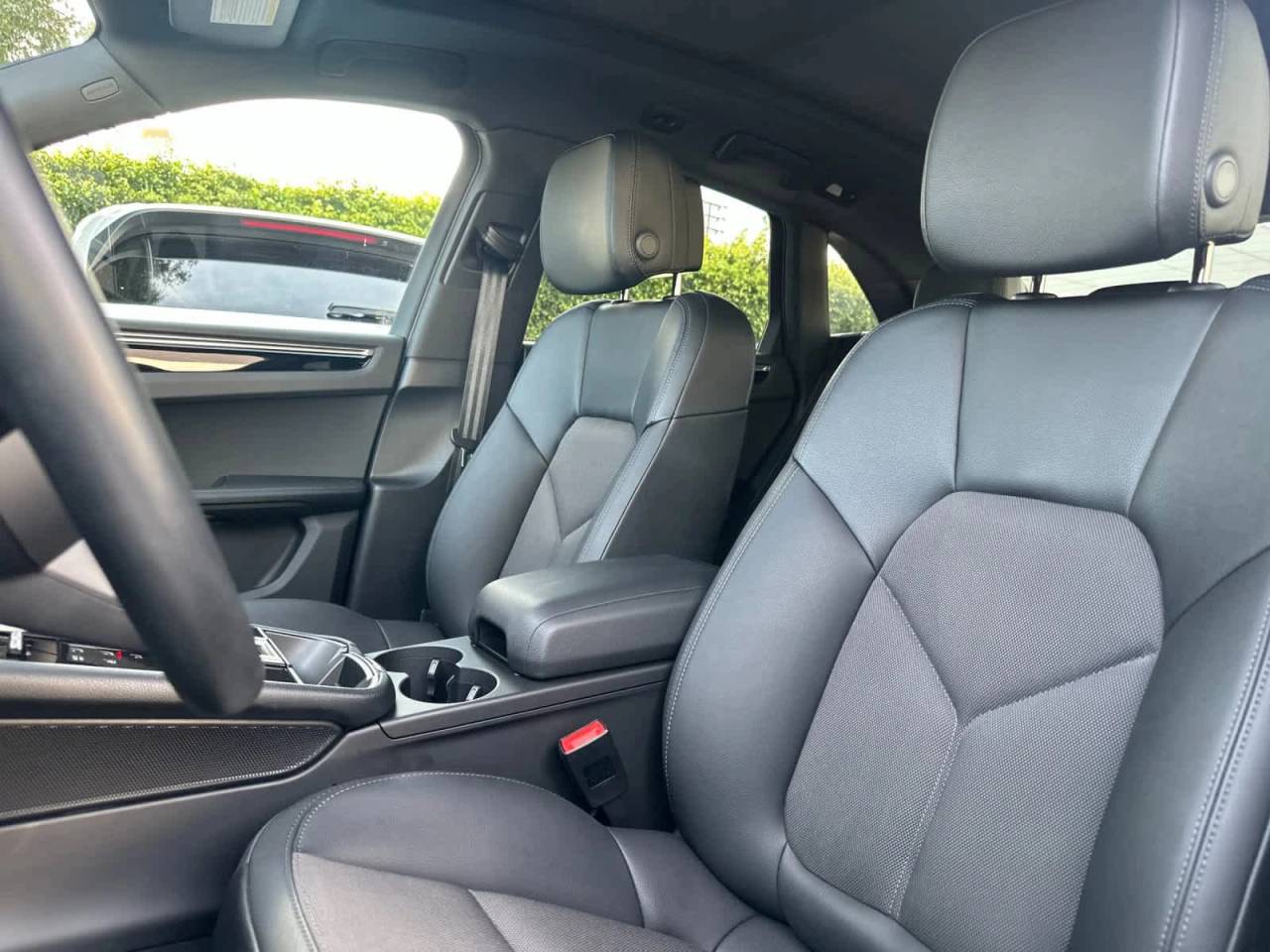 2025 Porsche Macan AWD