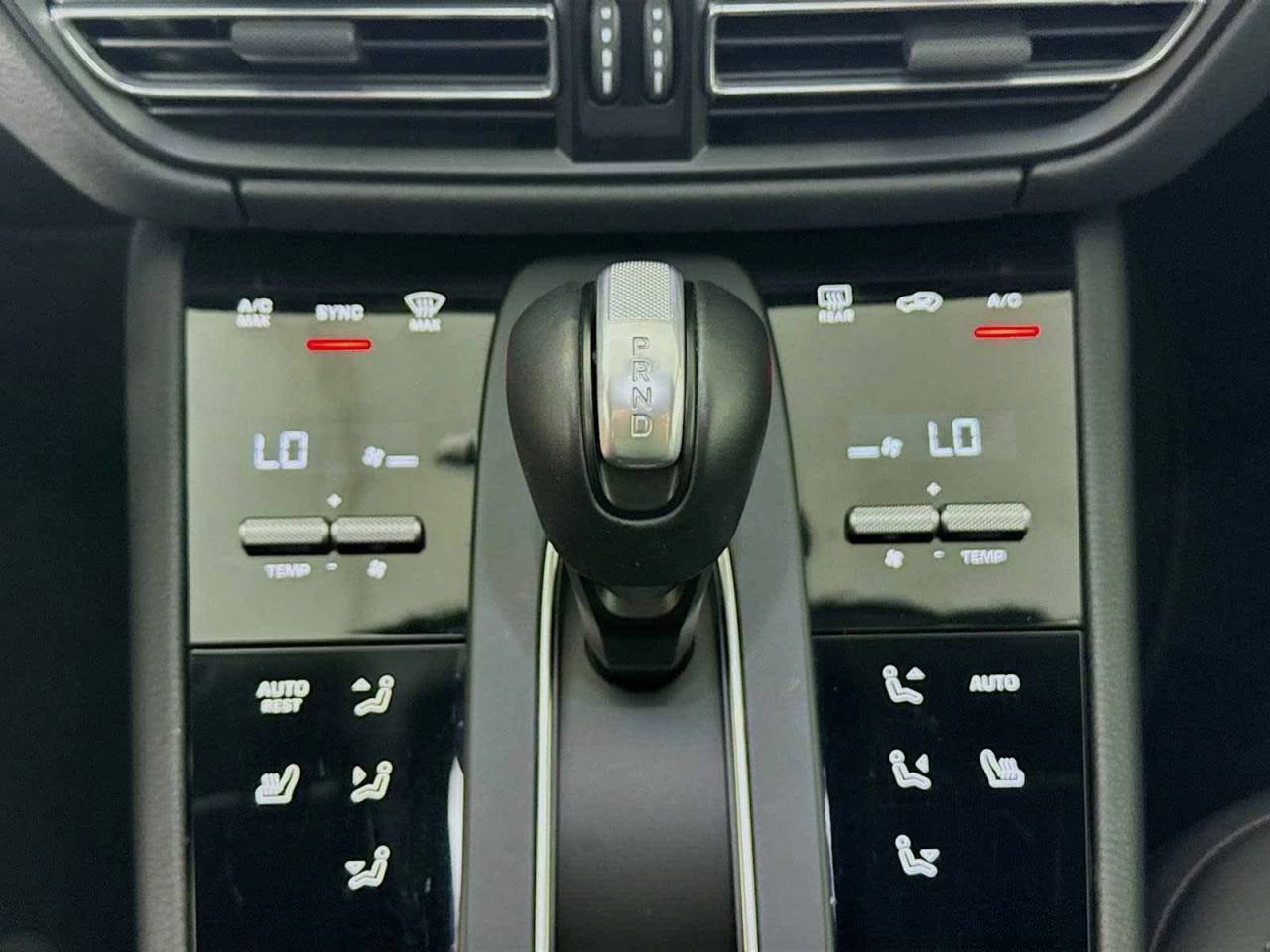 2025 Porsche Macan AWD