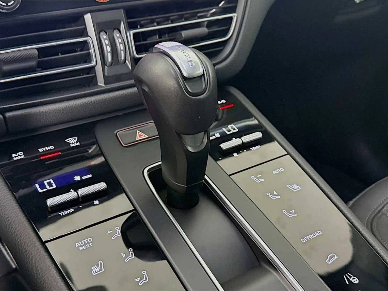 2025 Porsche Macan AWD