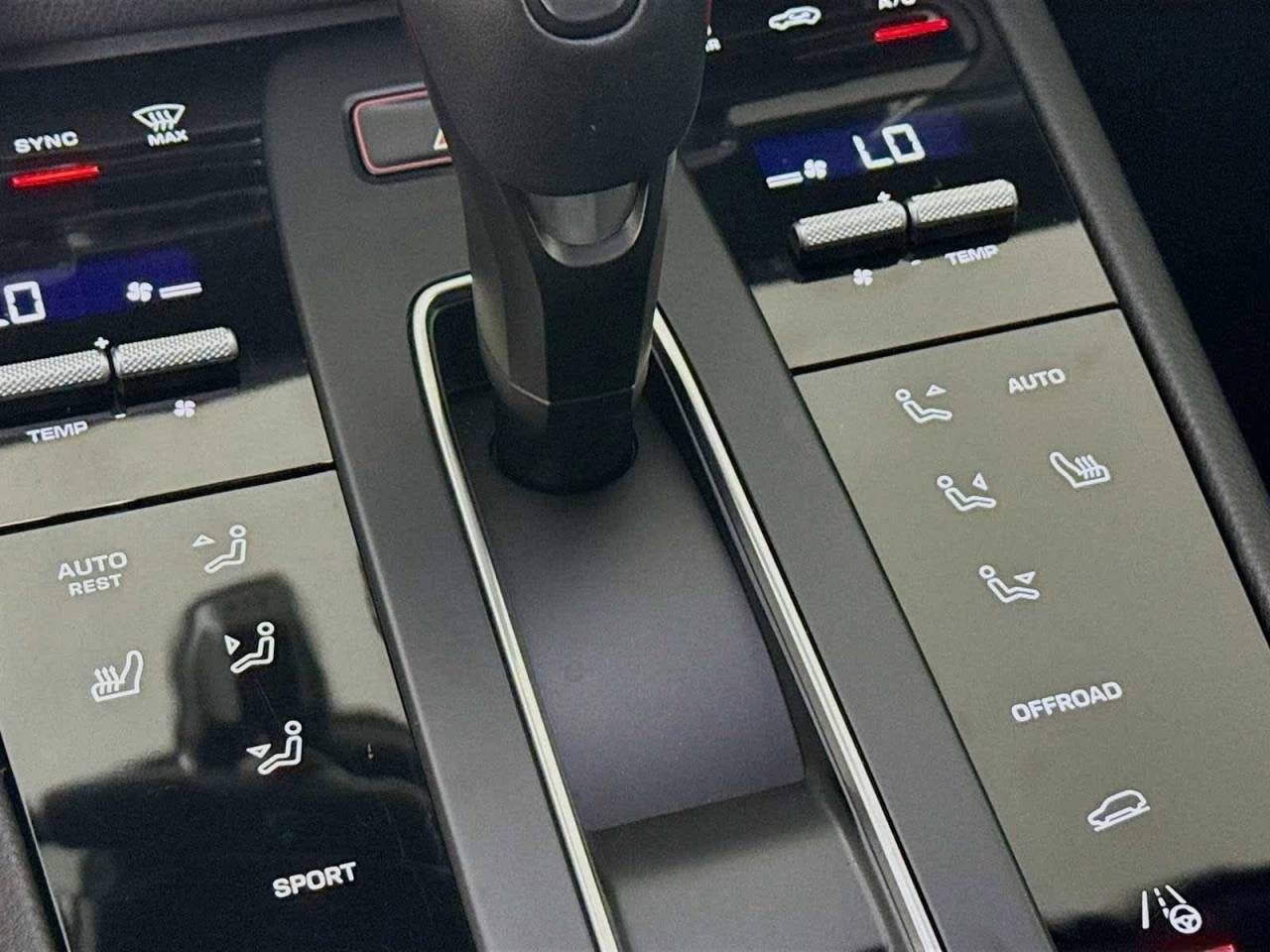 2025 Porsche Macan AWD