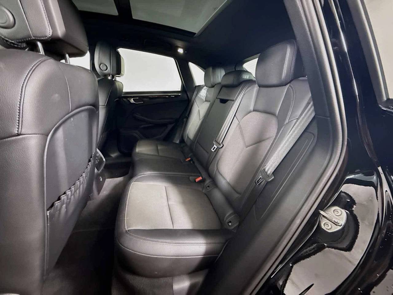 2025 Porsche Macan AWD