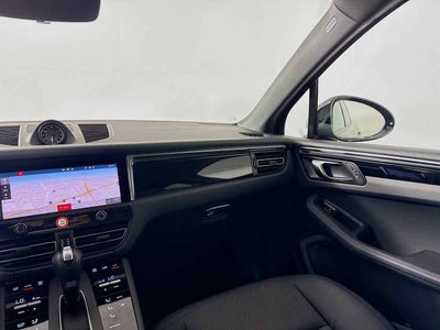 2025 Porsche Macan AWD