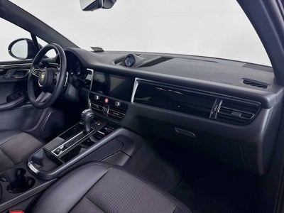 2025 Porsche Macan AWD