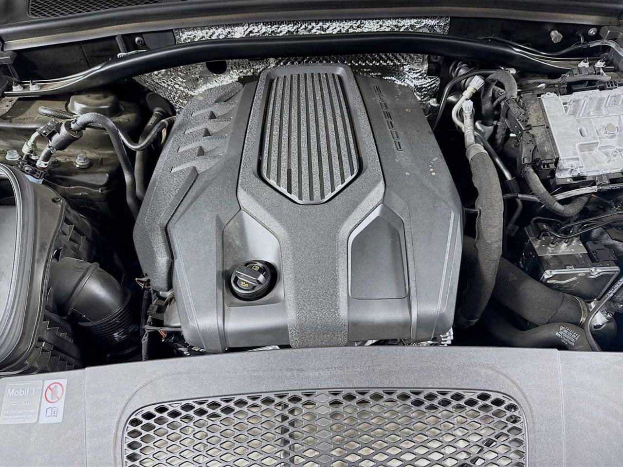 2025 Porsche Macan AWD