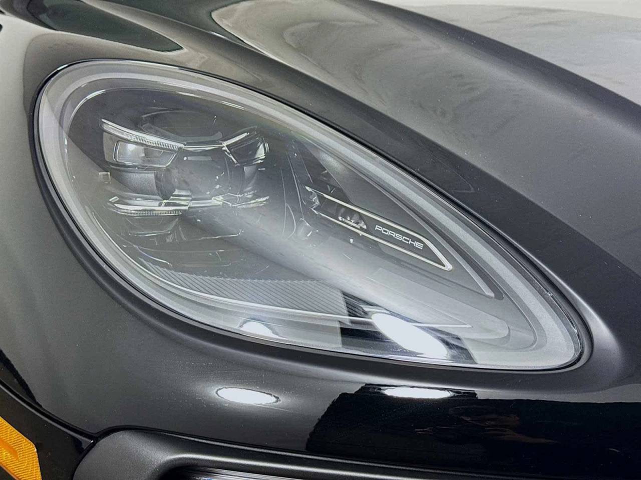 2025 Porsche Macan AWD