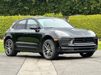 2025 Porsche Macan AWD