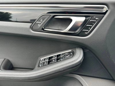 2025 Porsche Macan AWD