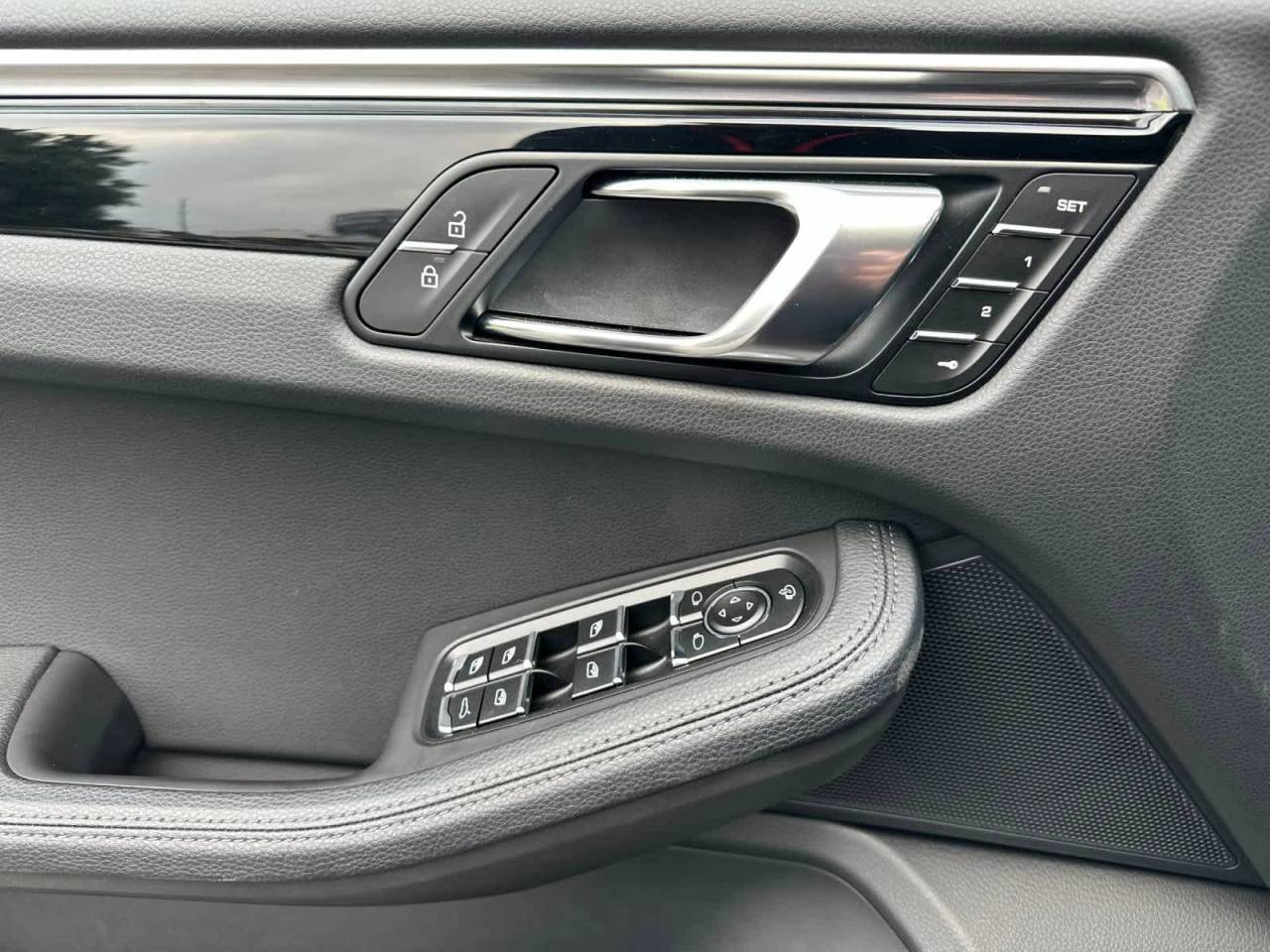 2025 Porsche Macan AWD