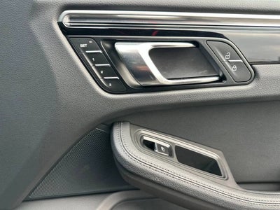 2025 Porsche Macan AWD