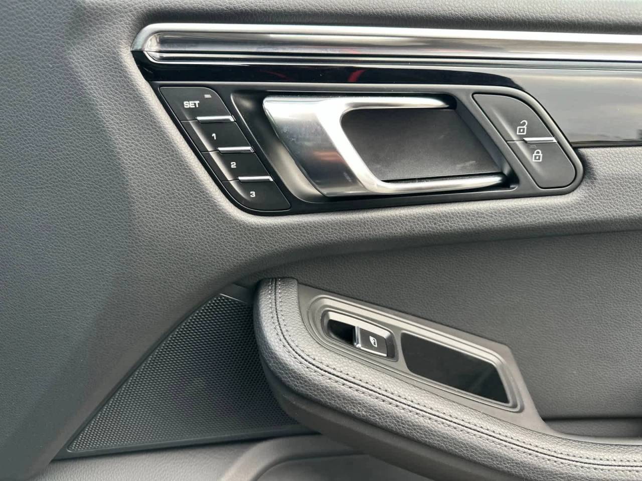 2025 Porsche Macan AWD