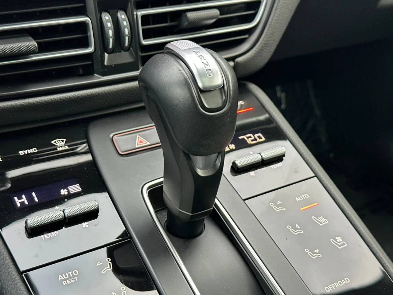 2025 Porsche Macan AWD