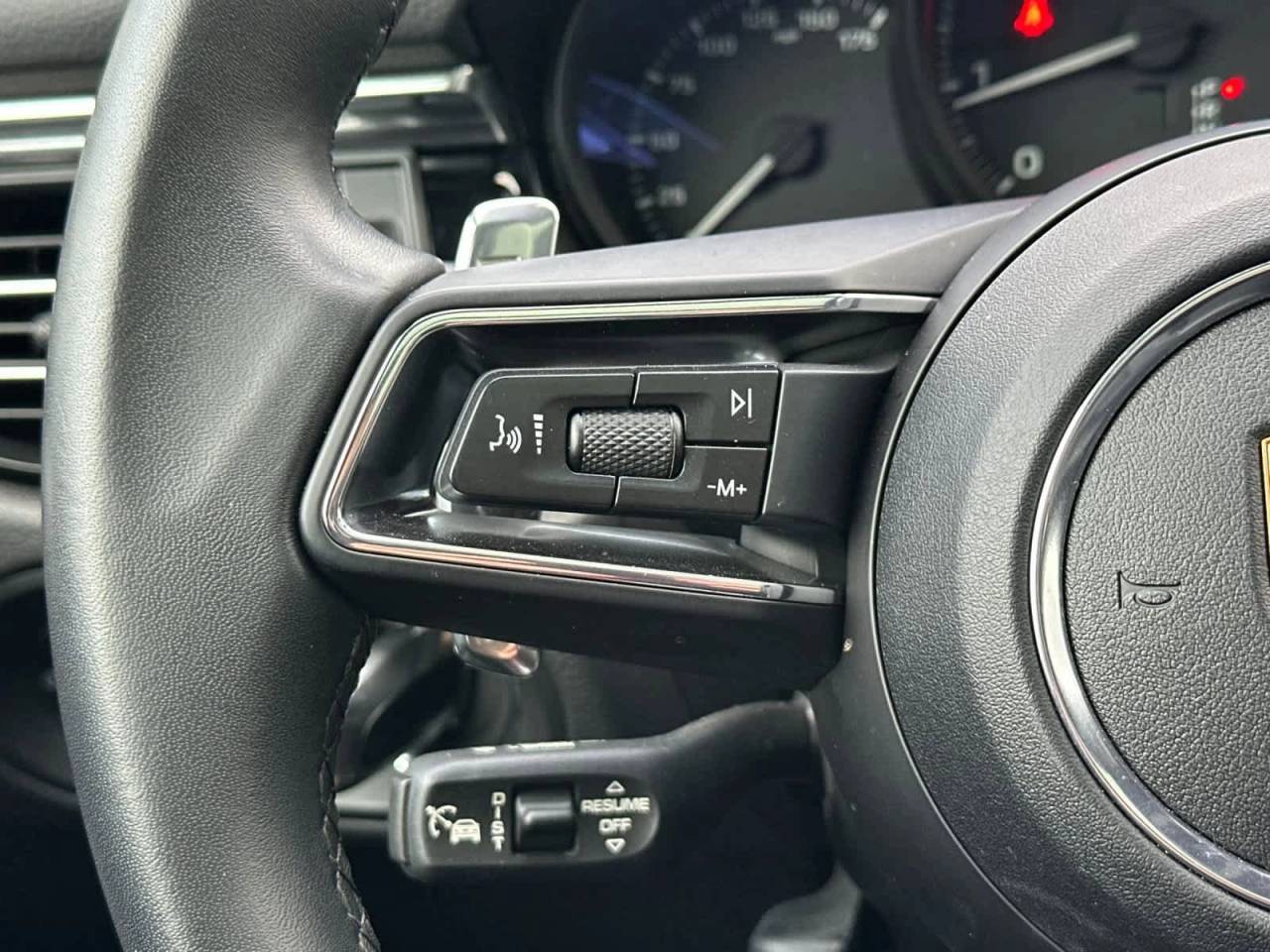 2025 Porsche Macan AWD