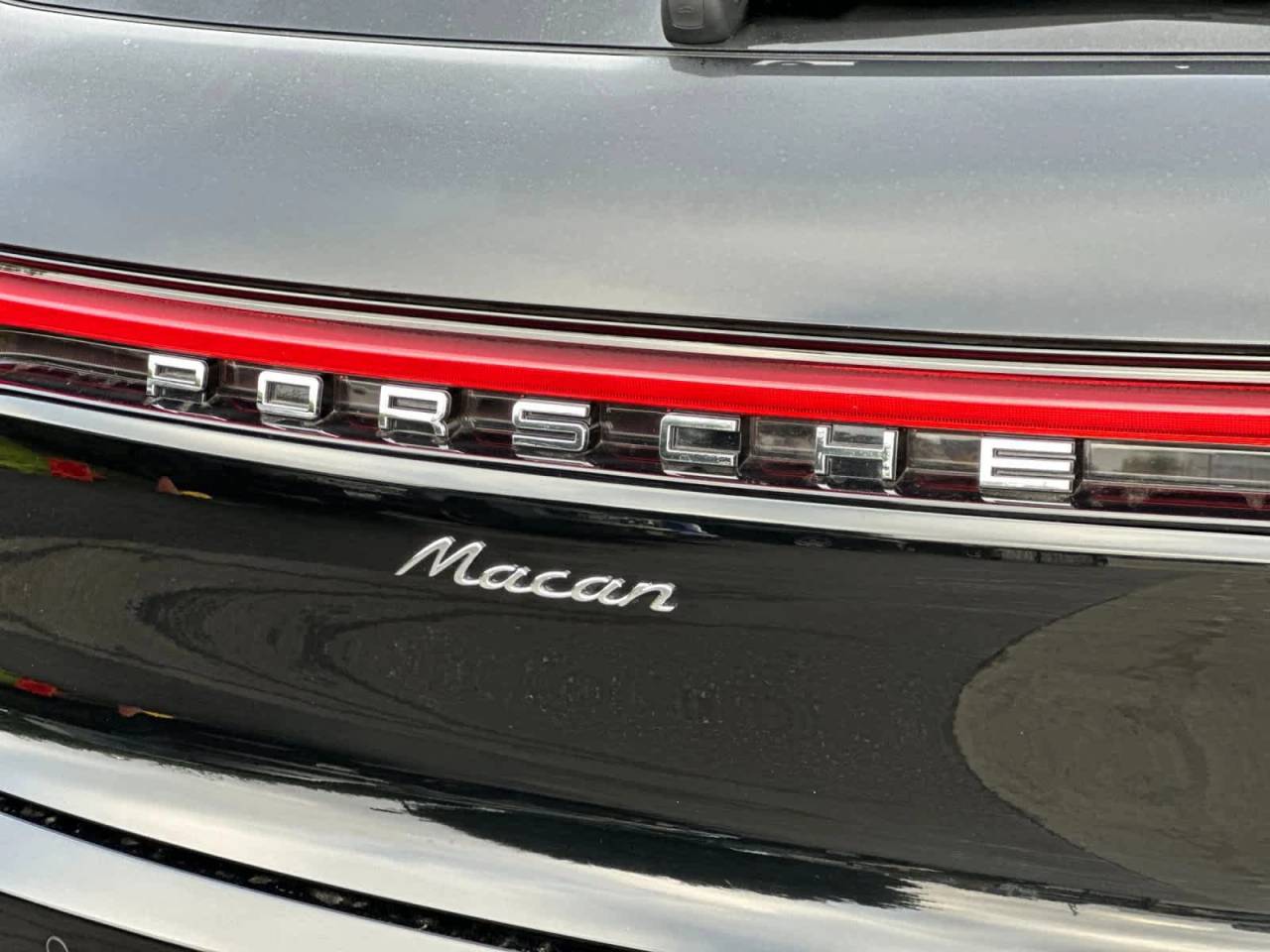 2025 Porsche Macan AWD
