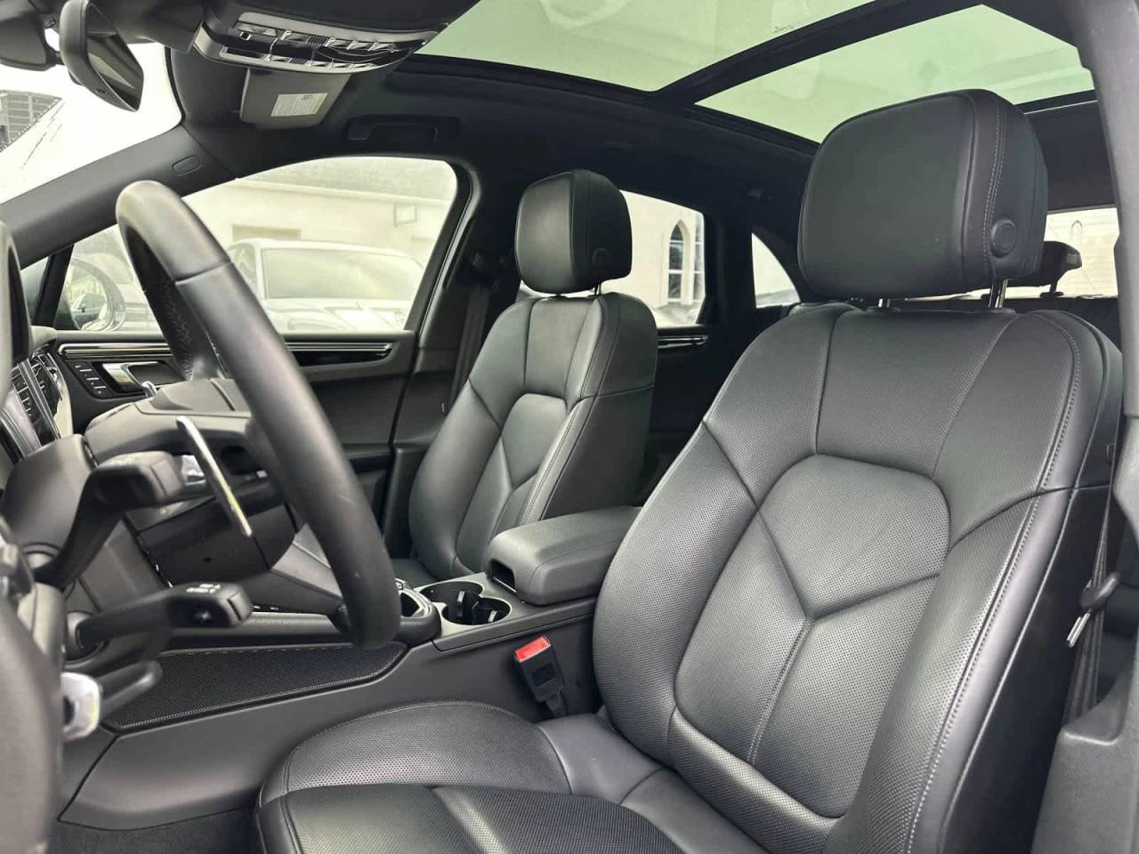 2025 Porsche Macan AWD