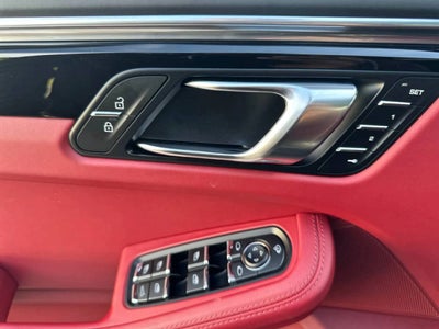 2025 Porsche Macan AWD