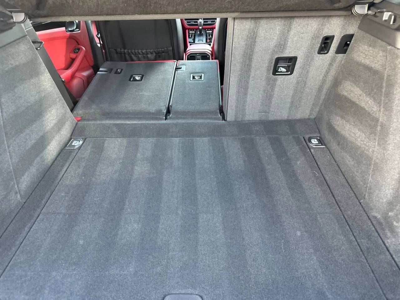 2025 Porsche Macan AWD