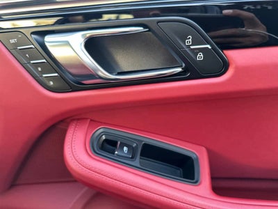 2025 Porsche Macan AWD